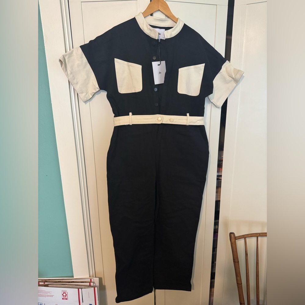 NWT 🏷️ Black and White Arlo Jumpsuit 🃏 yellow the label